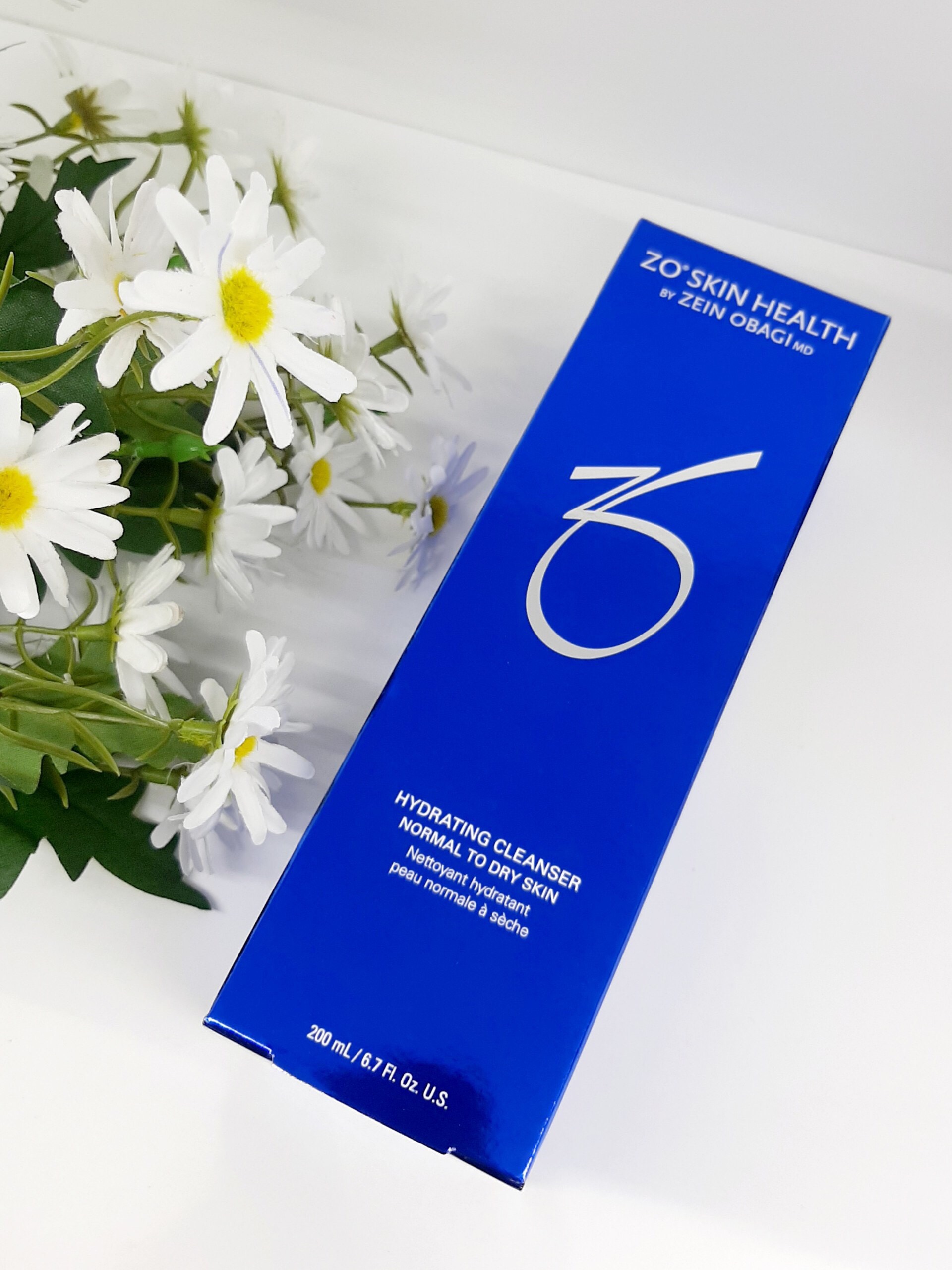 Zo Skin Health Hydrating Cleanser cho làn da sạch sâu, khỏe mạnh.