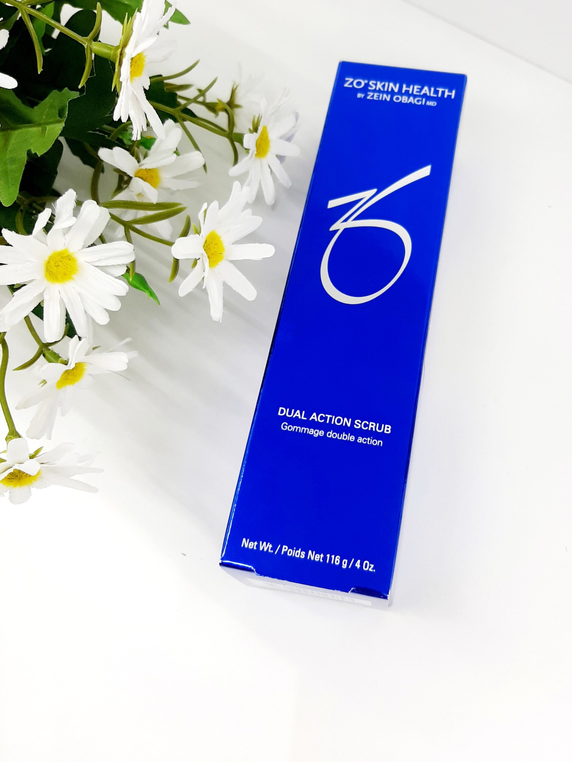 Zo Skin Health Dual Action Scrub là kem tẩy tế bào chết cho mọi loại da