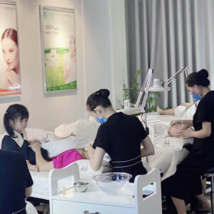 Trị Mụn Nội Tiết Long thành
