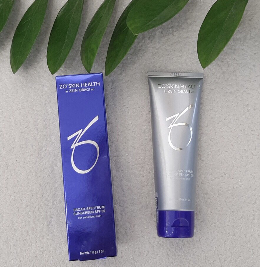 Bảo vệ da trong các hoạt động ngoài trời cả ngày khỏi ánh sáng UVA, UVB và HEV.