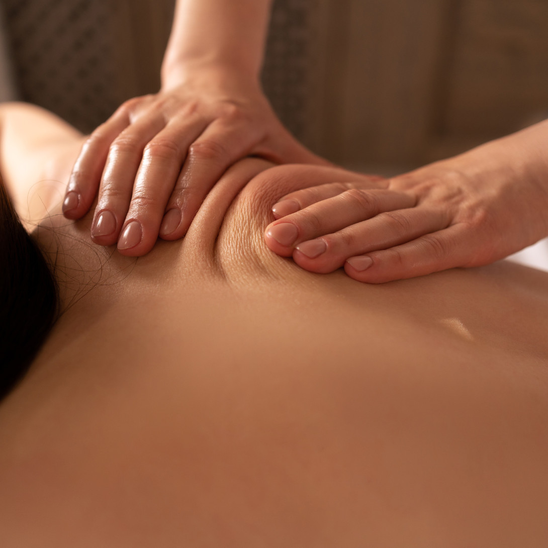MASSAGE BODY BẰNG ĐÁ NÓNG: Phương pháp vàng tại quận 2